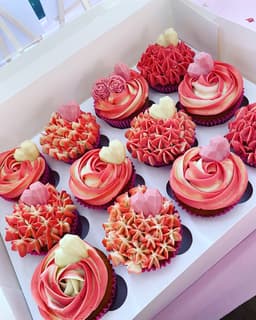 12 x cupcakes