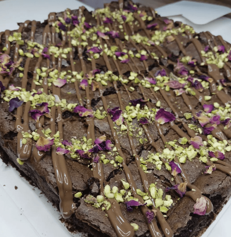 Happenbox Pistachio and rose brownie gifts