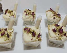 Rose and pistachio milkcake cu