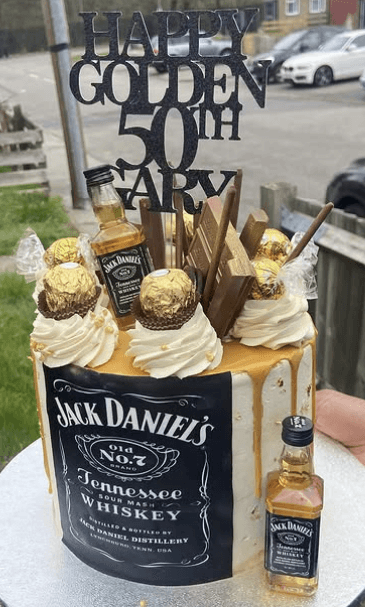 Happenbox 8 inch Birthday Cake gifts