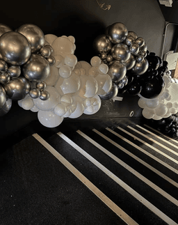 Balloon stair garland